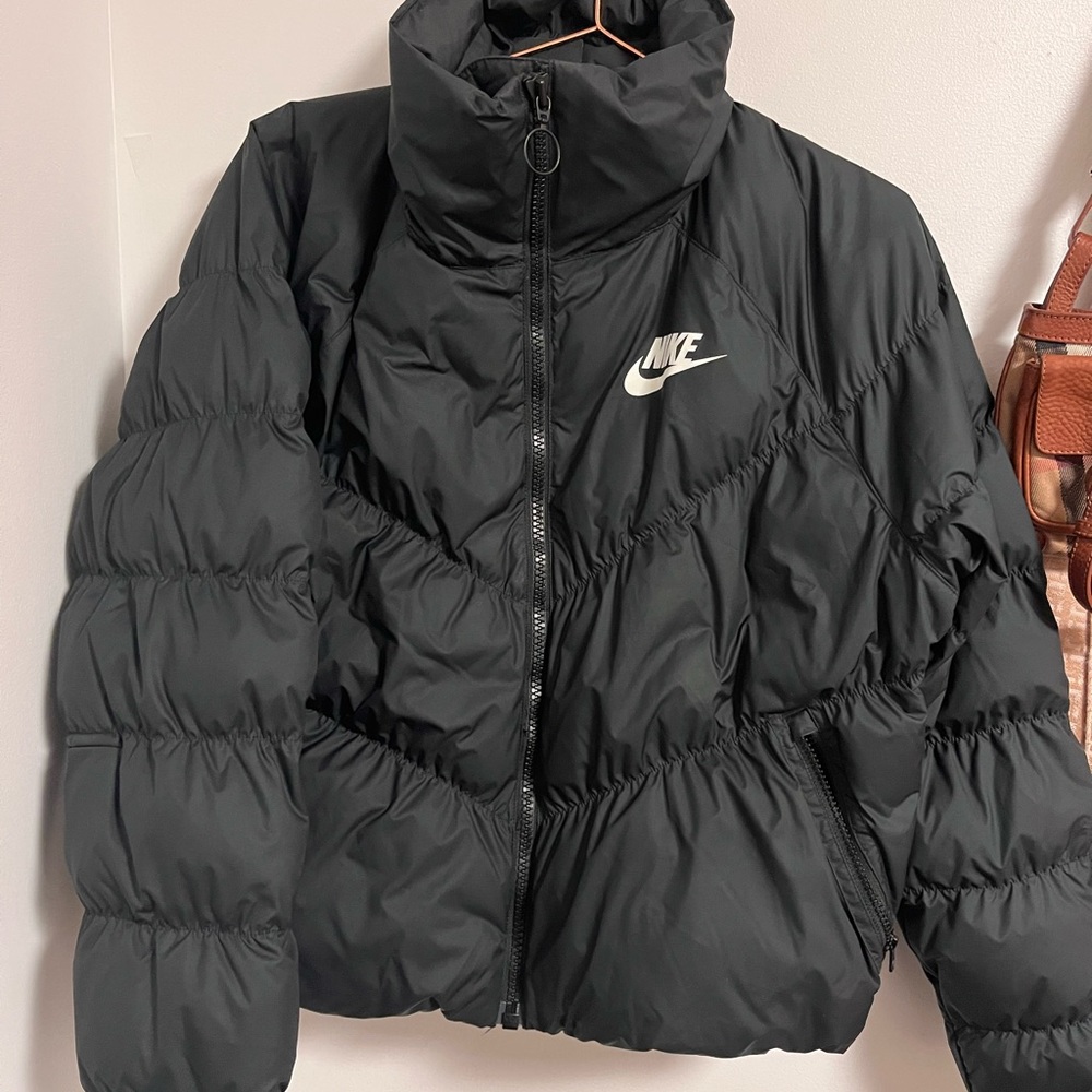 Very cute Nike black puffer